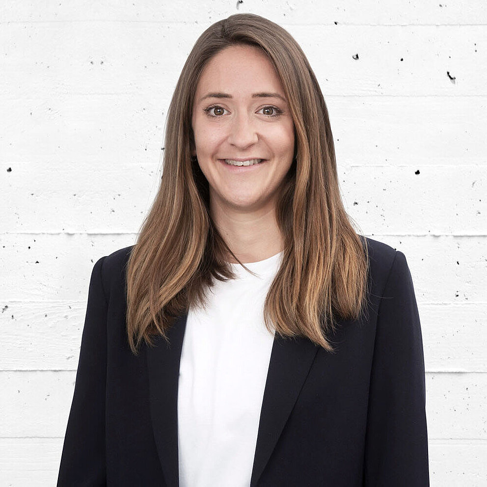 Lena Müller Portrait von Lena Müller, Mitarbeiterin bei e-mobil BW.