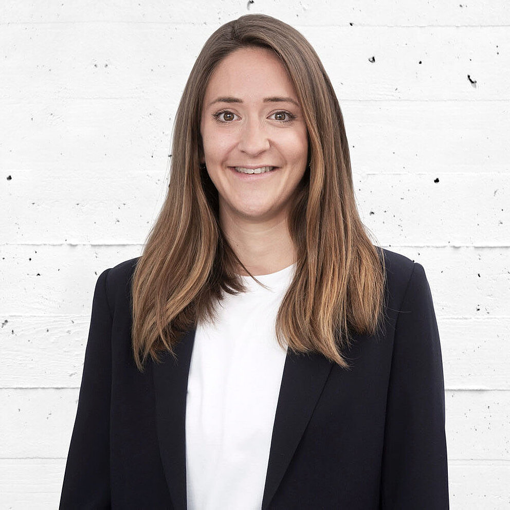 Lena Müller Portrait von Lena Müller, Mitarbeiterin bei e-mobil BW.