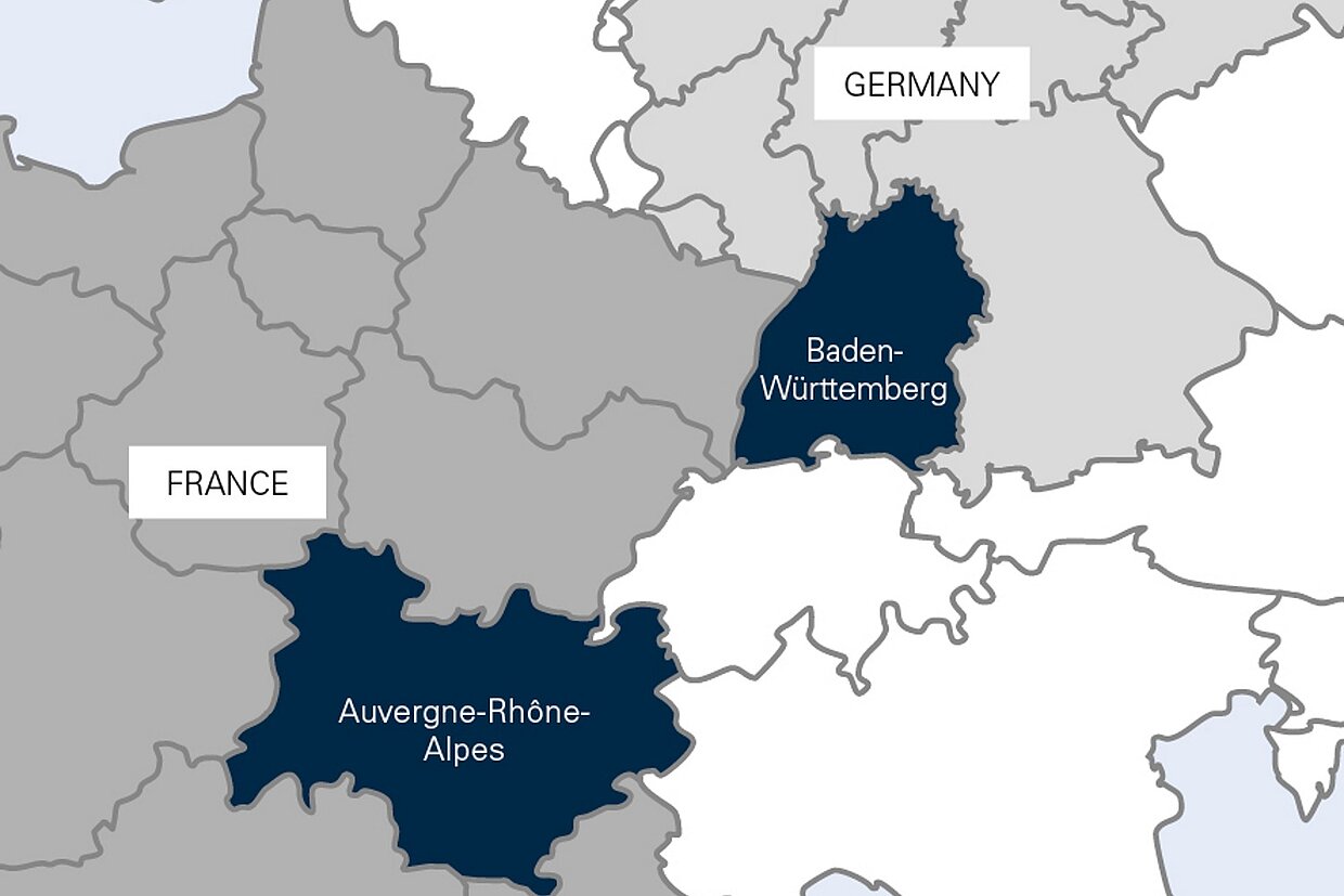 Landkarte zu AllFraTech Die Landkarte in grau zeigt Deutschland und Frankreich mit Hervorhebungen der beiden Regionen Auvergne-Rhône-Alpes und Baden-Württemberg und in dunkelblau.