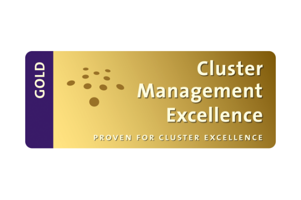 Ein Label in Gold mit der Aufschrift Cluster Management Excellence
